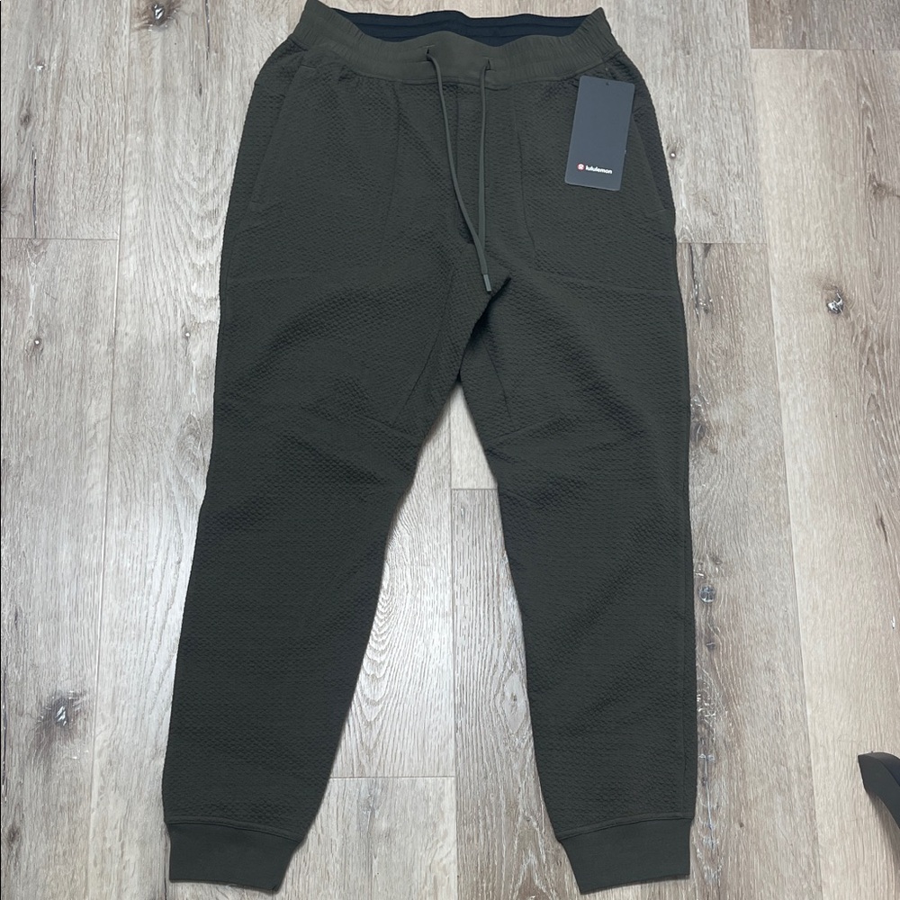 lululemon athletica Men's Olive Green Textured Jogger Pants